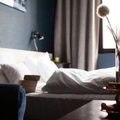 Thinking about returning home from a protected haematology unit: confronting healthcare providers’ representations and patients’ experiences in a qualitative study