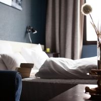 Thinking about returning home from a protected haematology unit: confronting healthcare providers’ representations and patients’ experiences in a qualitative study